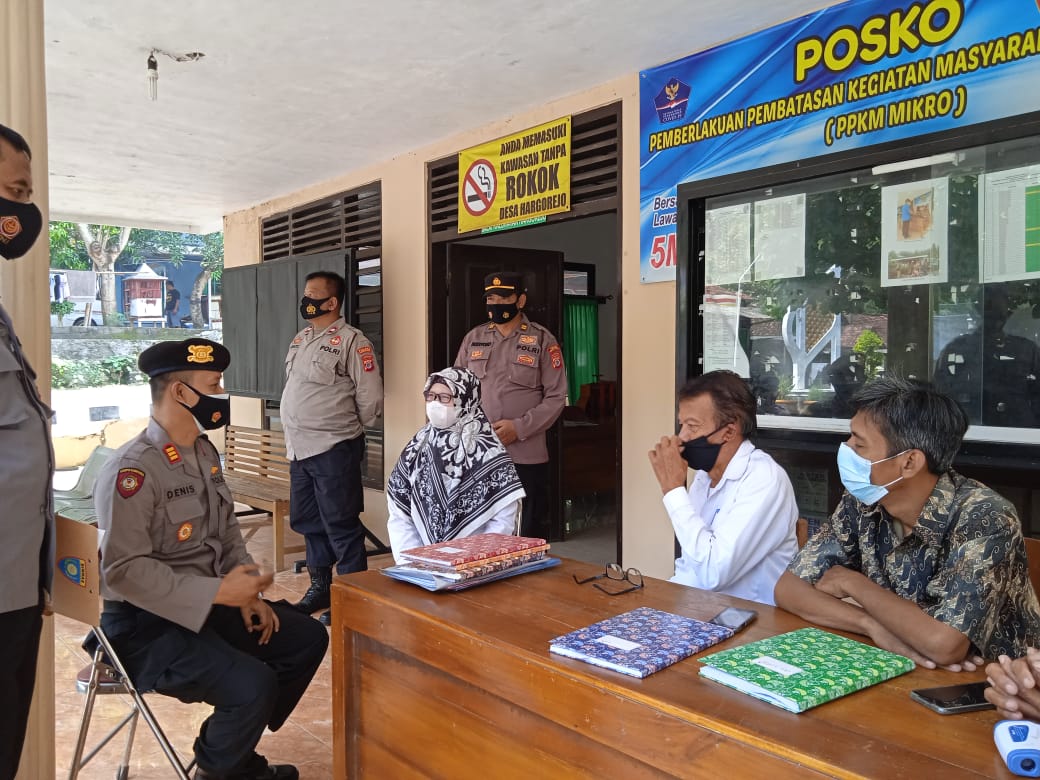 Polres Kulon Progo dan Satgas Kapanewon Kokap Monev Posko PPKM Hargorejo 